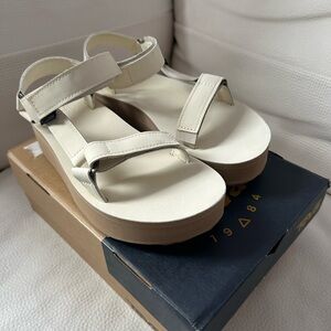 New Teva flat form up leather sandal